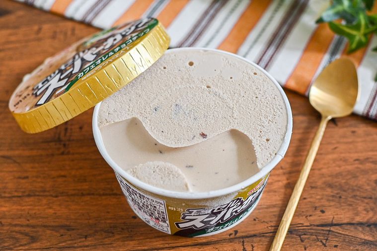 ストックアイス決定!スーパーカップ新作「カフェオレ&チョコチップ」はコクたっぷりで食感も楽しい【365日アイス女子】の画像