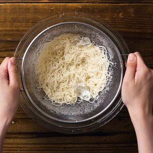 やみつき 悪魔のめんつゆマヨそうめん Macaroni