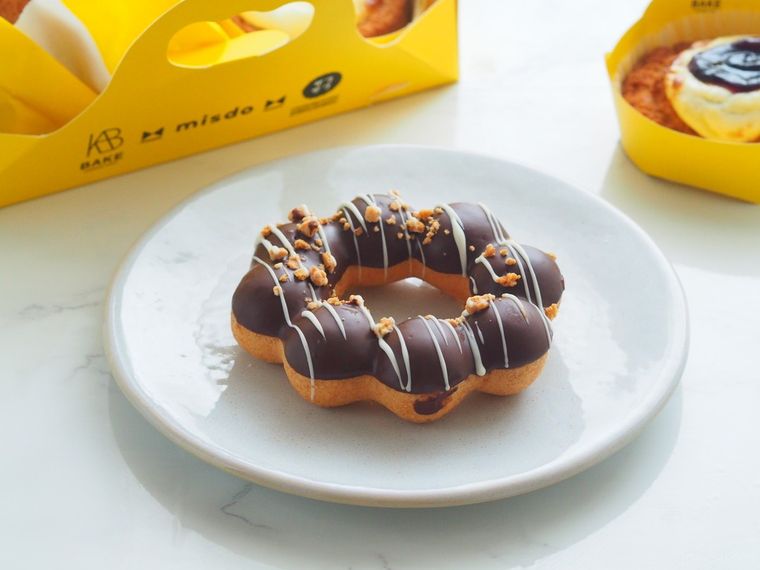 ミスド新作を全6種食べ比べ!「BAKE×ザクザク」との贅沢コラボ、その味はいかに…?」の画像