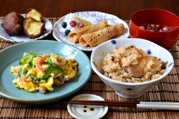 新作カルディの素で作る沖縄ごはん献立。サーターアンダギーや炊き込みごはんも簡単にの画像