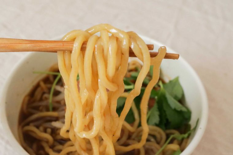 スパイスカレーの次はスパイスラーメン!?「銘店伝説卍力」のお取り寄せを初体験の画像