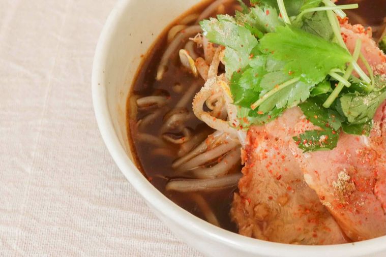 スパイスカレーの次はスパイスラーメン!?「銘店伝説卍力」のお取り寄せを初体験の画像