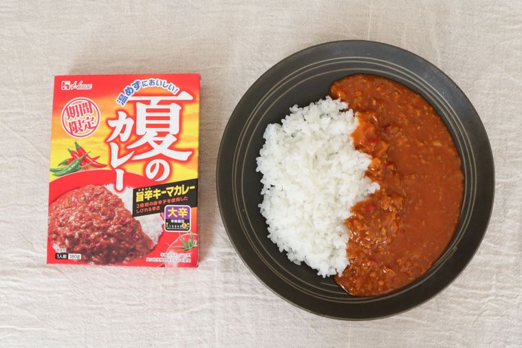 カレーと赤いパッケージ