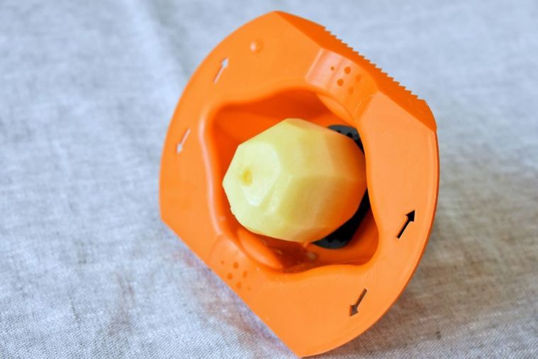 Twitterで9万いいね!魅惑の調理器具「ワッフルスライサー」でワッフルポテト作りに挑戦の画像