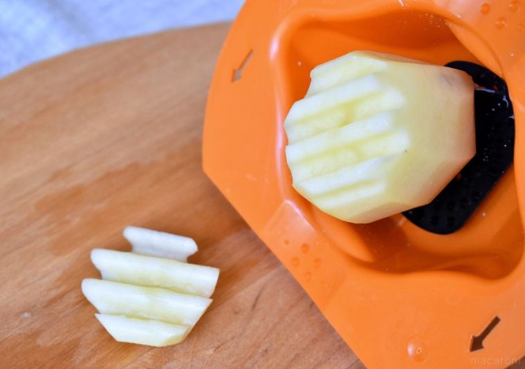 Twitterで9万いいね!魅惑の調理器具「ワッフルスライサー」でワッフルポテト作りに挑戦の画像