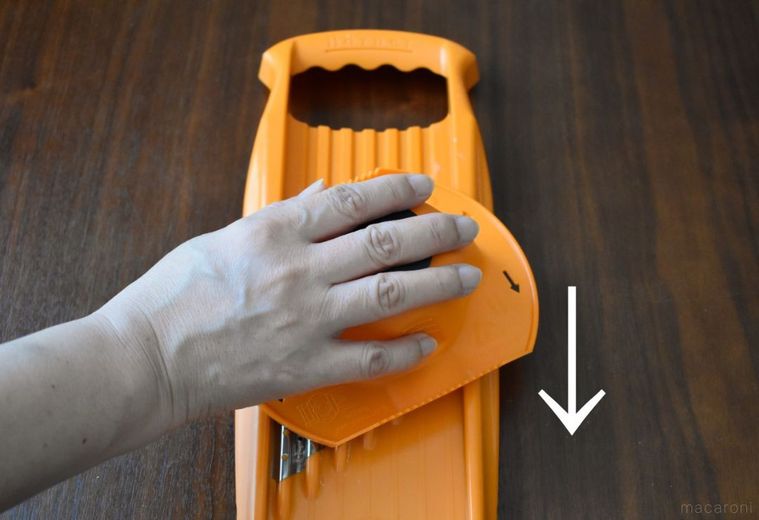 Twitterで9万いいね!魅惑の調理器具「ワッフルスライサー」でワッフルポテト作りに挑戦の画像