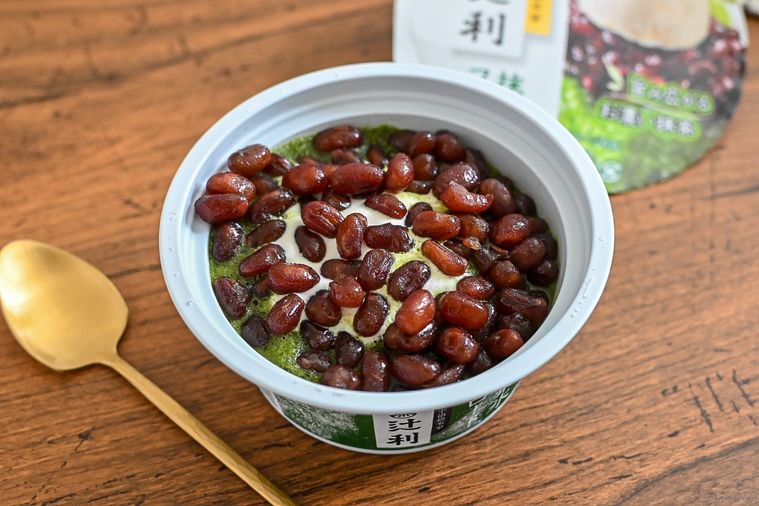 ファミマ限定!辻利の抹茶氷フロートはミルキーさと苦みのバランスが絶妙すぎる【365日アイス女子】の画像