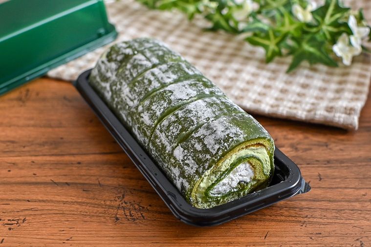 待望の再販!ローソン「お抹茶もちもちもち食感ロール」が格段においしくなって帰ってきたの画像