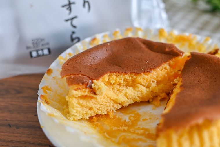 即完売の予感!セブン「半熟食感 しっとりかすてら」のとろけ具合が衝撃的の画像