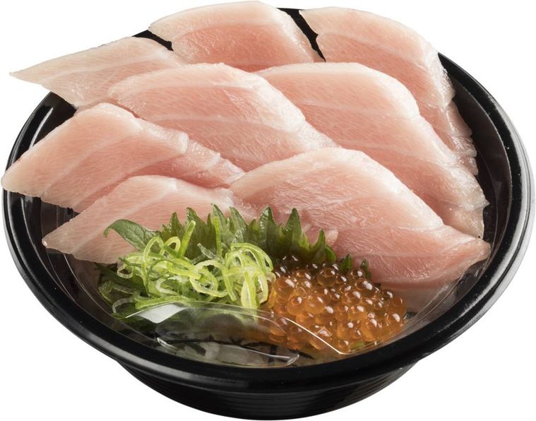 テイクアウトの容器に大トロ丼が入っている