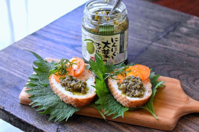 カルディ新作!「にんにくと大葉のオイルソース」は卵や納豆にも合う万能調味料の画像