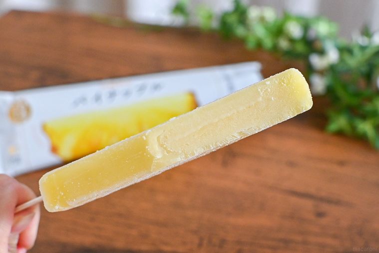 ローソン限定の新作アイス!沖縄県産パイナップルの果肉がとろけるジューシな味わい【365日アイス女子】の画像
