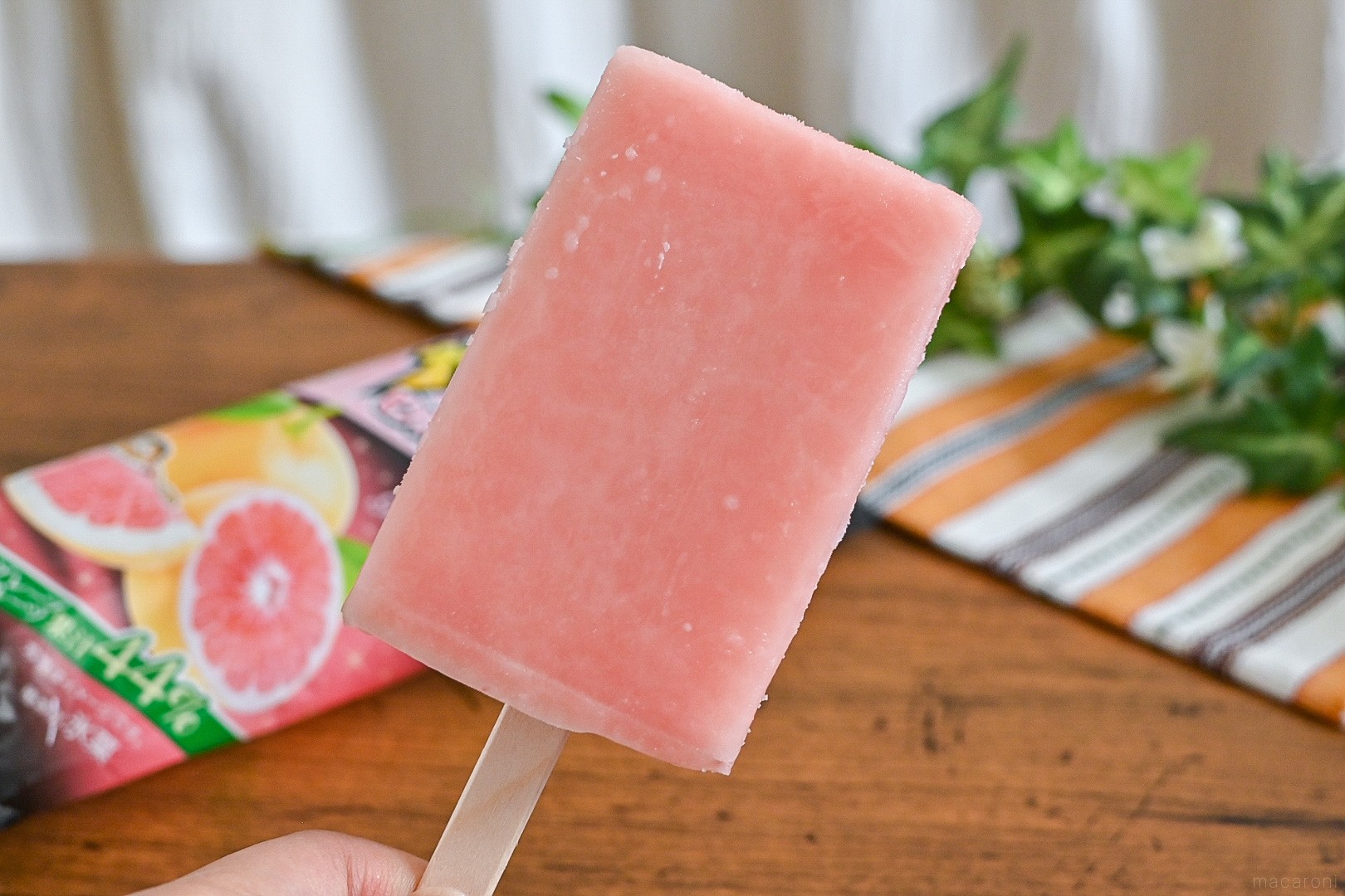 過去一衝撃的なガリガリ君 ピンクグレープフルーツ は苦みがきいた果実そのままの味 365日アイス女子 Macaroni