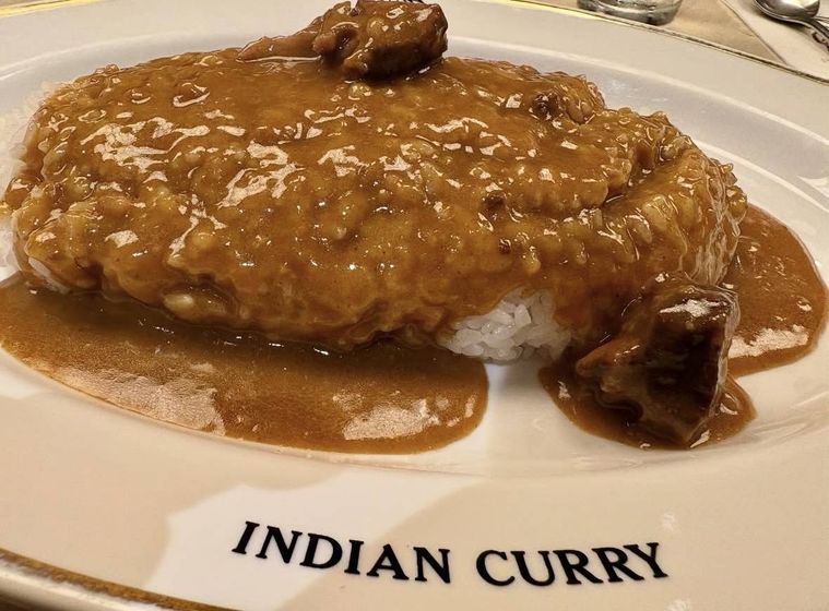 大阪発祥の人気店インデアンカレーの名物カレーライス。甘さと辛さが特徴の特製ルー
