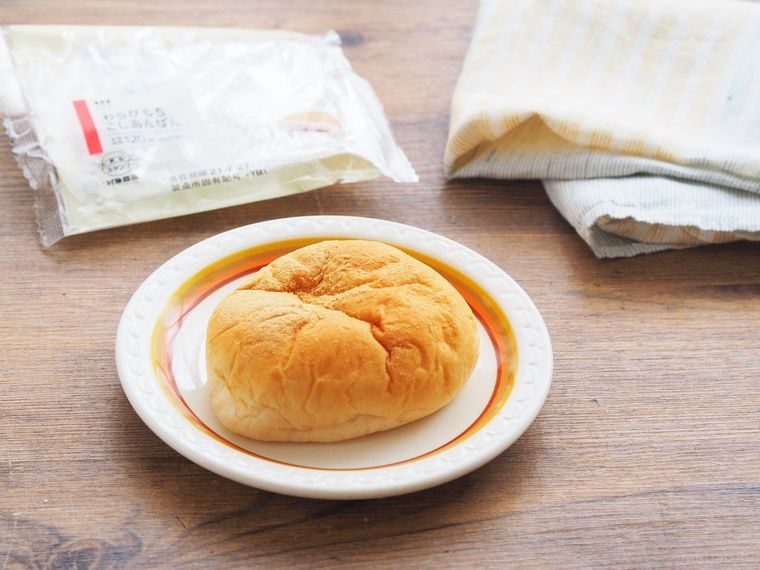 わらびもちを包んだ新感覚パン!ローソン「わらびもちこしあんぱん」は和菓子好きも唸る完成度の画像
