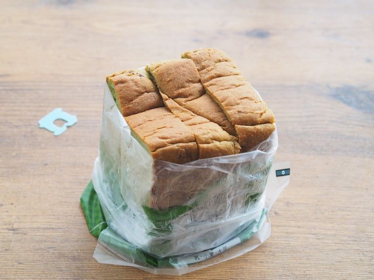 高級食パン界に衝撃!? ローソン「抹茶あずき食パン」がたった210円とは思えない仕上がりの画像