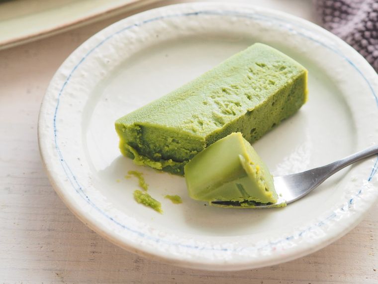 業務スーパーの王道スイーツに「リッチ抹茶ケーキ」が登場!さすがの味にリピート確定の画像