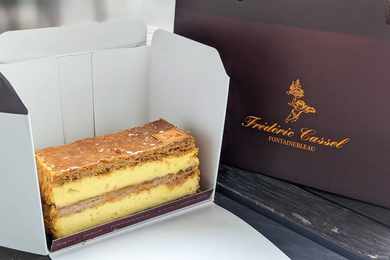 テイクアウト容器に入ったミルフイユ・ヴァニーユ