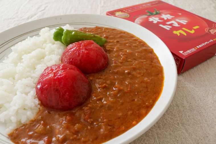 トマトがのったカレーライス