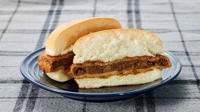 100円ローソン8月の新作!夏祭り気分を味わえるチョコバナナパンや豚角煮おにぎりも登場の画像