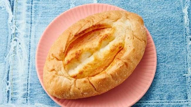 100円ローソン8月の新作!夏祭り気分を味わえるチョコバナナパンや豚角煮おにぎりも登場の画像