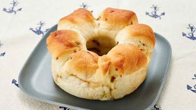 100円ローソン8月の新作!夏祭り気分を味わえるチョコバナナパンや豚角煮おにぎりも登場の画像