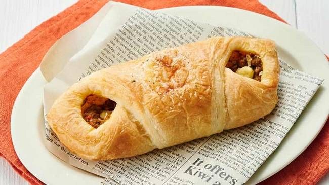 100円ローソン8月の新作!夏祭り気分を味わえるチョコバナナパンや豚角煮おにぎりも登場の画像