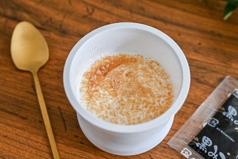 心奪われる不思議な食感…!ファミマ「とろけるクリームわらび餅」が待望の復活の画像