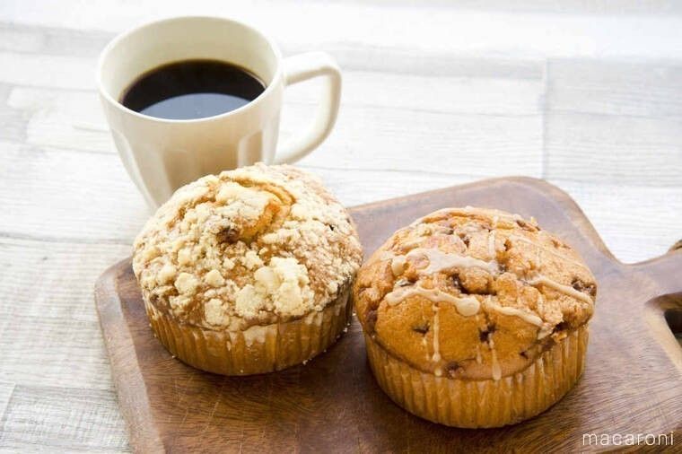 カッティングボードの上にのったコストコのマフィン