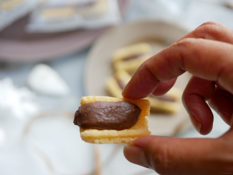 SNSでじわじわ話題!紀ノ国屋「あんこおかき」はありそうでなかったマッチング菓子の画像