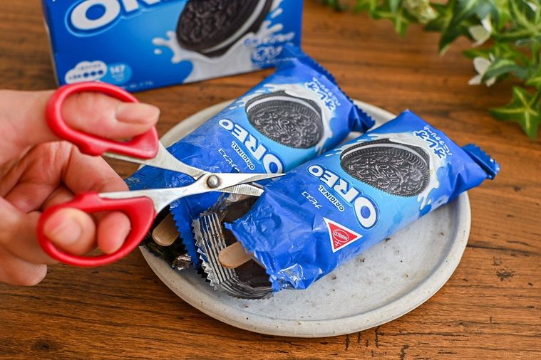 オレオ×牛乳で「袋まるごとオレオアイス」の作り方。アイスマニアが推す抹茶オレ風アレンジも伝授の画像