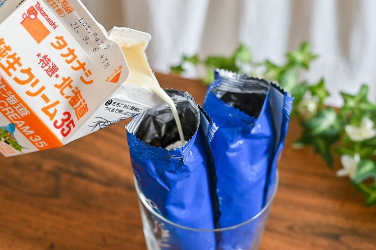 オレオ×牛乳で「袋まるごとオレオアイス」の作り方。アイスマニアが推す抹茶オレ風アレンジも伝授の画像