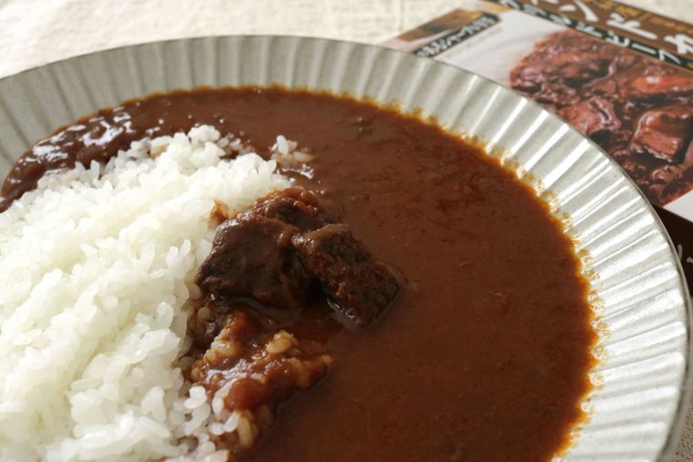400円以下の贅沢。「インドカレー グリルドビーフ」は洋食風味のコクとスパイシーさが絶品【一条もんこのカレーログ #5】の画像