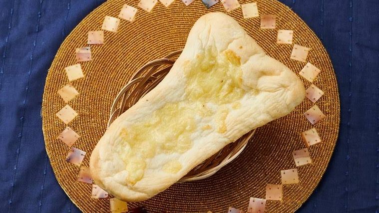 100円ローソンから「チーズナン」新発売!カレーとセットでお得になるキャンペーも実施中の画像