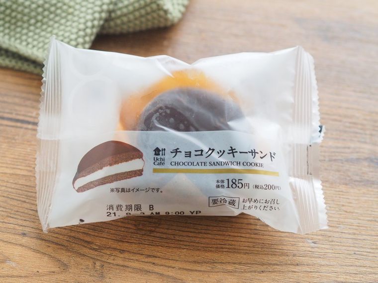 チョコクッキーサンドのパッケージ