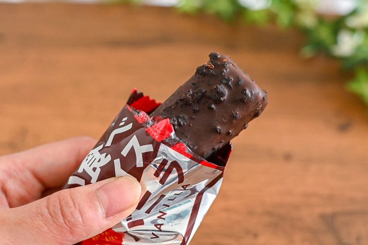 64円で買える「ちょい食べアイス」登場!作業中に最適でチョコとバニラが贅沢【365日アイス女子】の画像