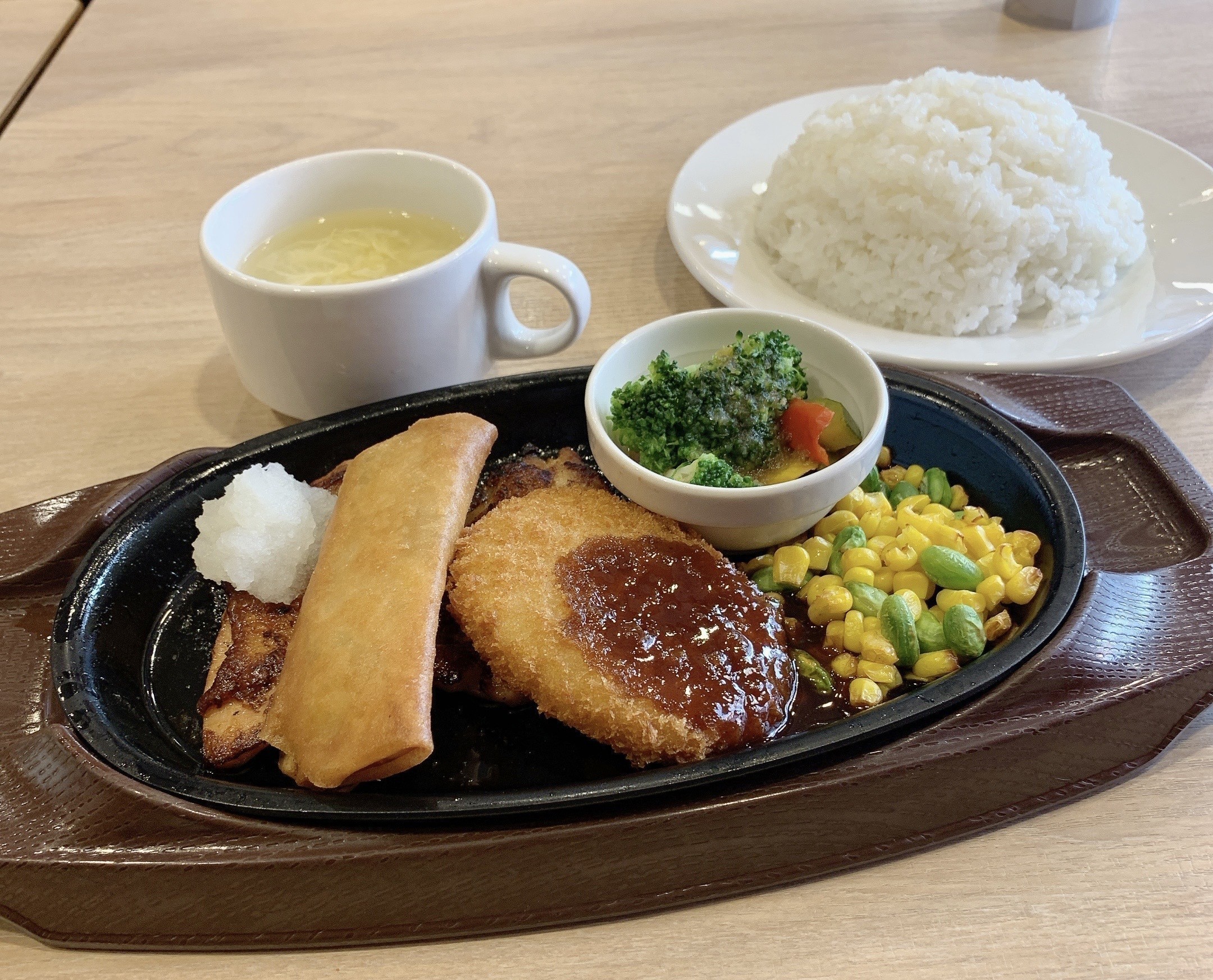 【最新版】ガストのおすすめランチメニュー！カロリーやクーポン・口コミなども - macaroni