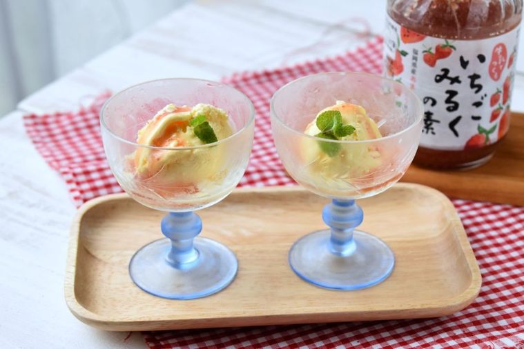 カルディ「いちごみるくの素」が使える!市販アイスも贅沢いちご味に変身の画像
