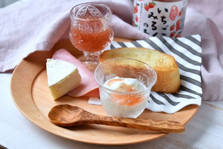 カルディ「いちごみるくの素」が使える!市販アイスも贅沢いちご味に変身の画像