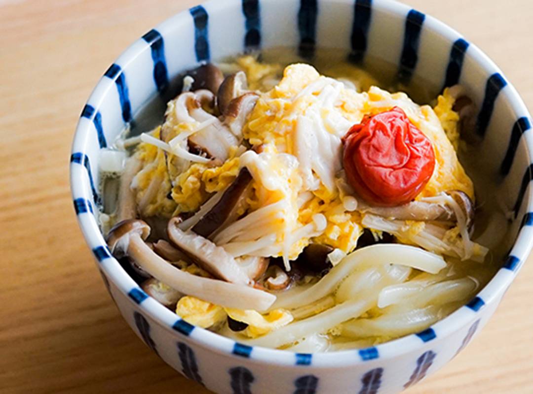 冷凍保存で日持ち＆旨味アップ！ミックスきのこのかきたまうどん【もったいないレシピvol.3】