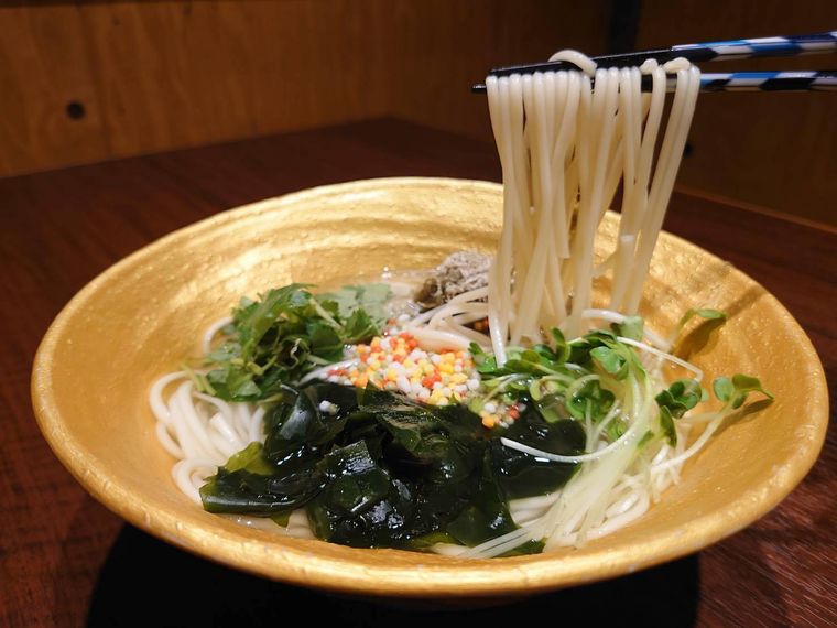 高級おでんを気軽に。「よかよか堂」が新宿にオープン!黒いポテサラや自然薯もの画像