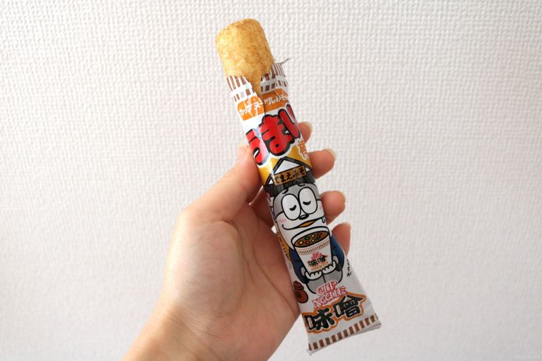 カップヌードル味のうまい棒8種を食べ比べ!1位に輝いたフレーバーは…の画像