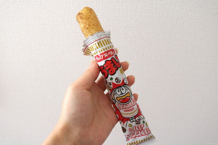 カップヌードル味のうまい棒8種を食べ比べ!1位に輝いたフレーバーは…の画像