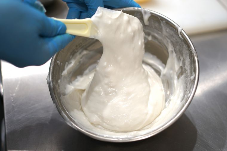 レンジで簡単!専門店直伝「フルーツ大福」の作り方と上手に包むコツの画像