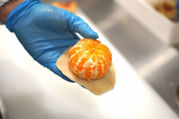 レンジで簡単!専門店直伝「フルーツ大福」の作り方と上手に包むコツの画像
