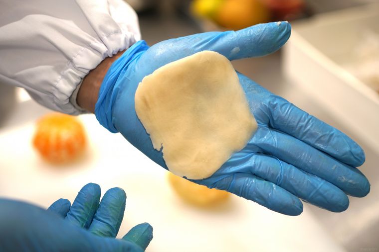 レンジで簡単!専門店直伝「フルーツ大福」の作り方と上手に包むコツの画像