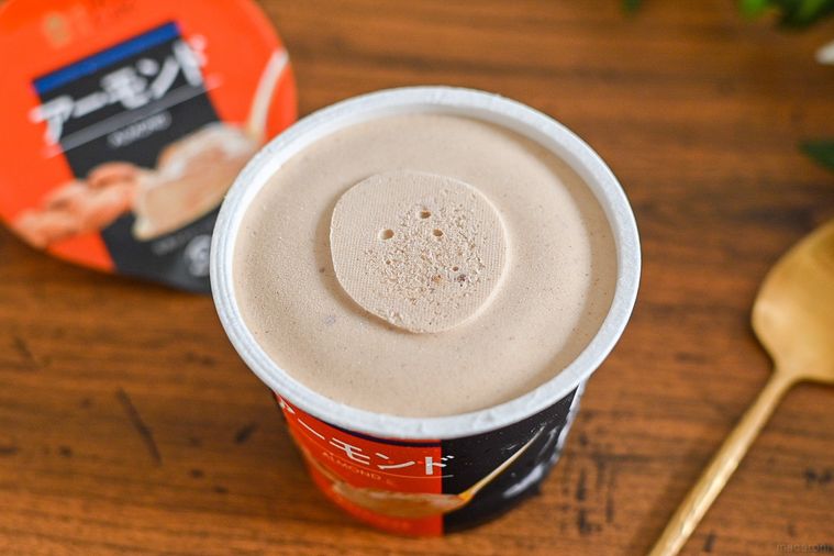 ローソンだけで買える「アーモンド」アイス。濃厚な香ばしい風味がリッチすぎた…【365日アイス女子】の画像