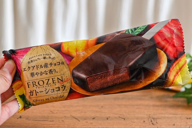 ファミリーマートのフローズンスイーツ ガトーショコラのパッケージ