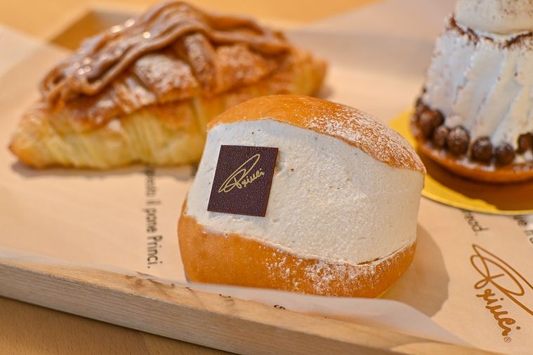 スタバベーカリー「プリンチ®」の新作を食べ比べ。マロン風味のマリトッツォに山脈ケーキまで!?の画像