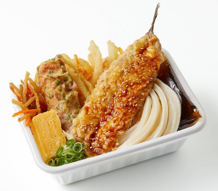 丸亀うどん弁当に秋の新作登場!さんまやまいたけの天ぷらが詰まった2種を販売の画像